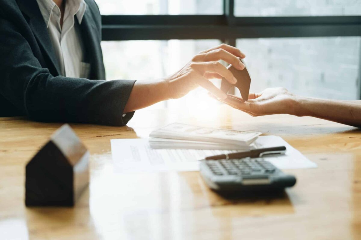 Wie Sie einen seriösen Immobilienmakler finde